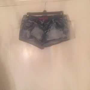 Daisy duke is back in town without the boys